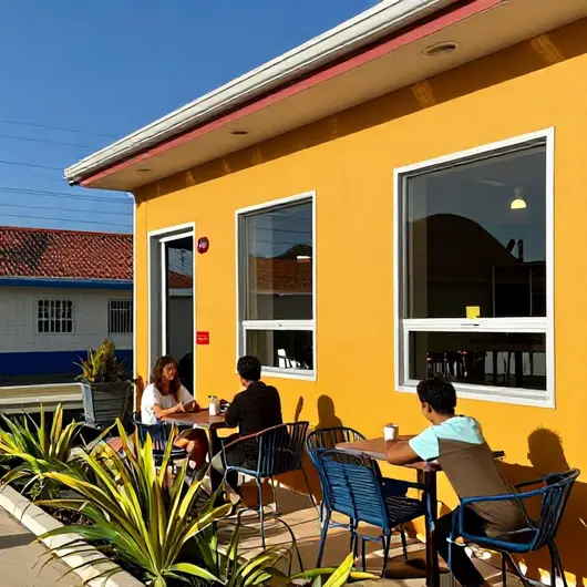 Descubra o Yolo Hostel