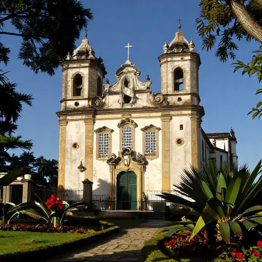 Explore o Convento e Igreja de Nossa Senhora do Carmo