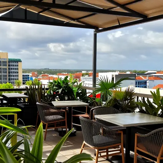Orama Rooftop: O Local Ideal para Relaxar e se Deliciar